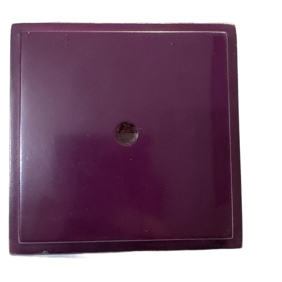JAY STRONGEATER STATIONERY SQUARE MEDALLION BOX. “CHRISTINA” JEWELRY COLOR
5069 - Picture 9 of 11